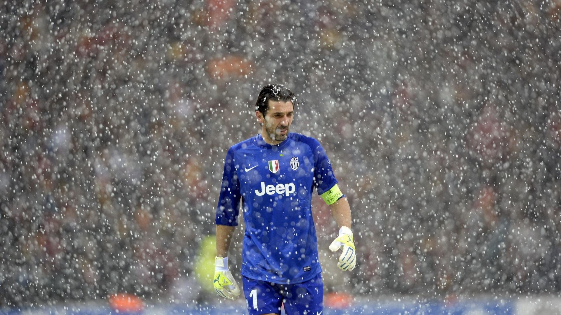 欧冠传奇,改制32年帽子戏法榜揭示时代王者,梅西C罗并列巅峰,姆巴佩领衔新世代冲击